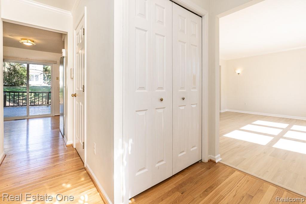 619 Whitney Drive, Rochester Hills, MI 48307 — Photo 9