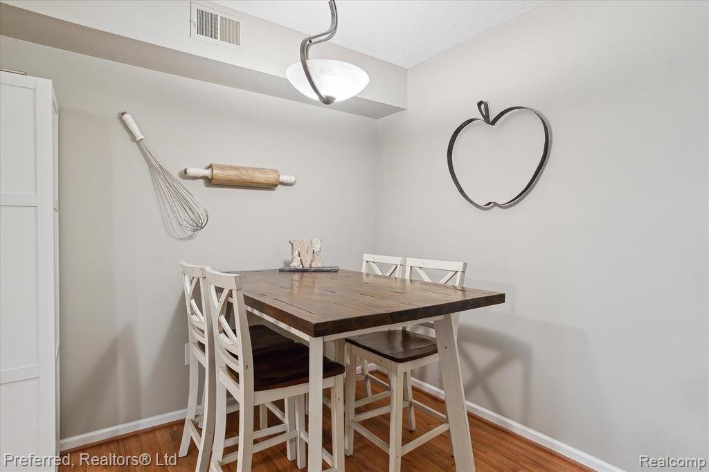 262 PINEWOOD Drive, Plymouth, MI 48170 — Photo 13