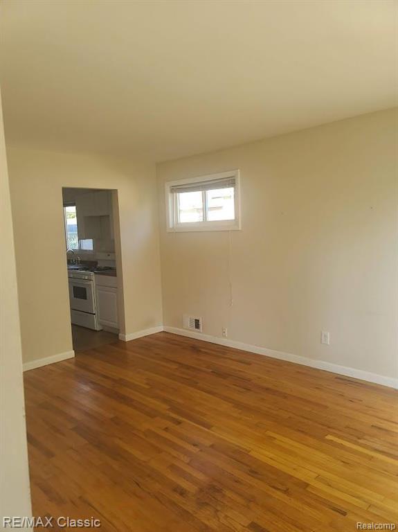937 E ANNABELLE Avenue, Hazel Park, MI 48030 — Photo 7