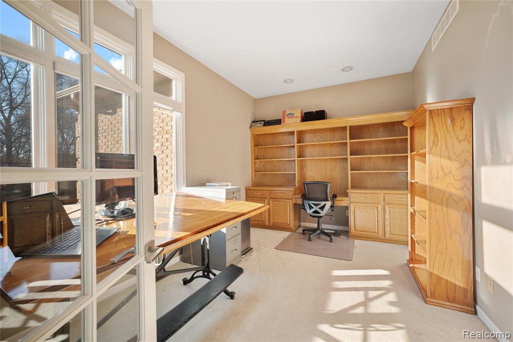 9833 Rolling Greens Drive, Pinckney, MI 48169 — Photo 14