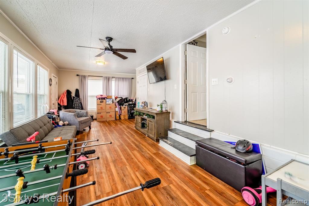 744 RIVERBANK Street, Wyandotte, MI 48192 — Photo 36