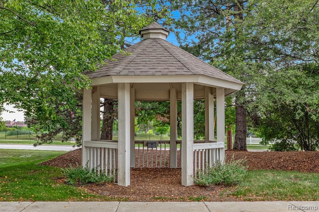 20110 Rodeo Court, Southfield, MI 48075 — Photo 30