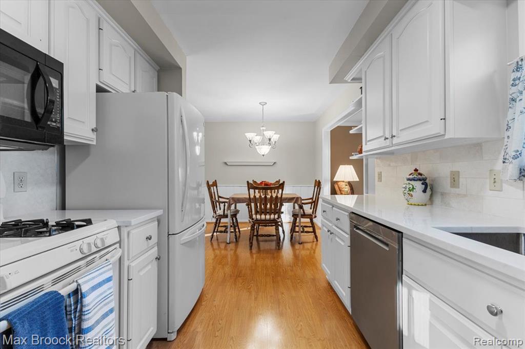 4514 Thorncroft Avenue, Royal Oak, MI 48073 — Photo 2