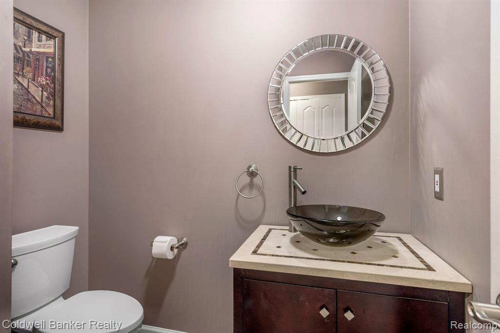 8673 Mohican Dr, Clarkston, MI 48348 — Photo 10