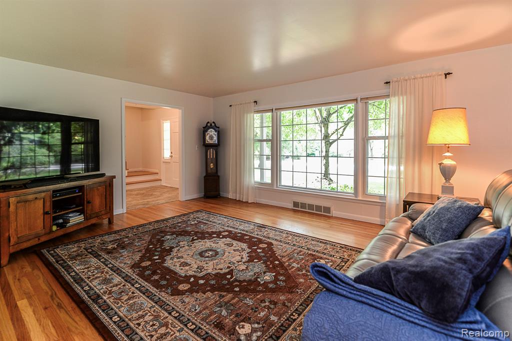 4355 Joanne Drive, Ann Arbor, MI 48103 — Photo 11