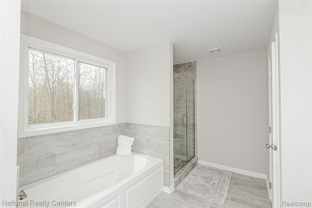 2495 Lindsay Lane, Grand Blanc, MI 48439 — Photo 30