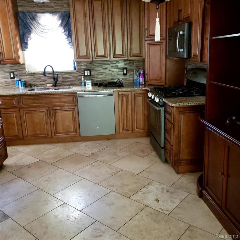 26656 Rouge River Dr Drive, Dearborn Heights, MI 48127 — Photo 11