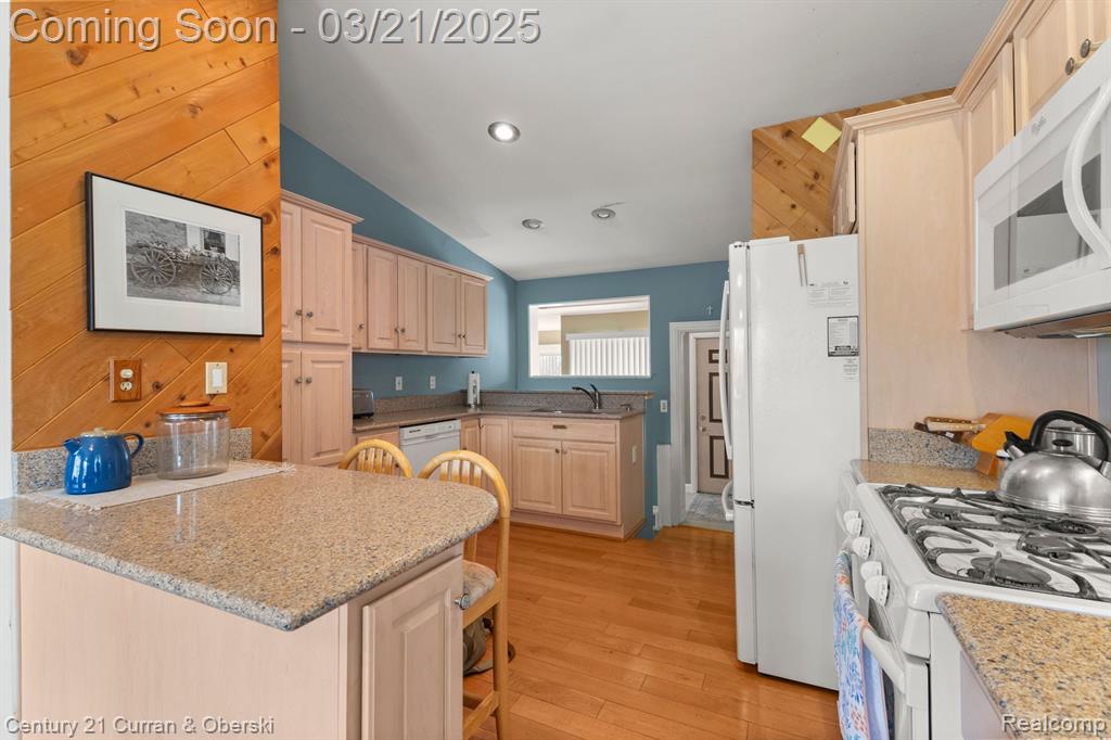 7484 N CHARLESWORTH Street, Dearborn Heights, MI 48127 — Photo 11