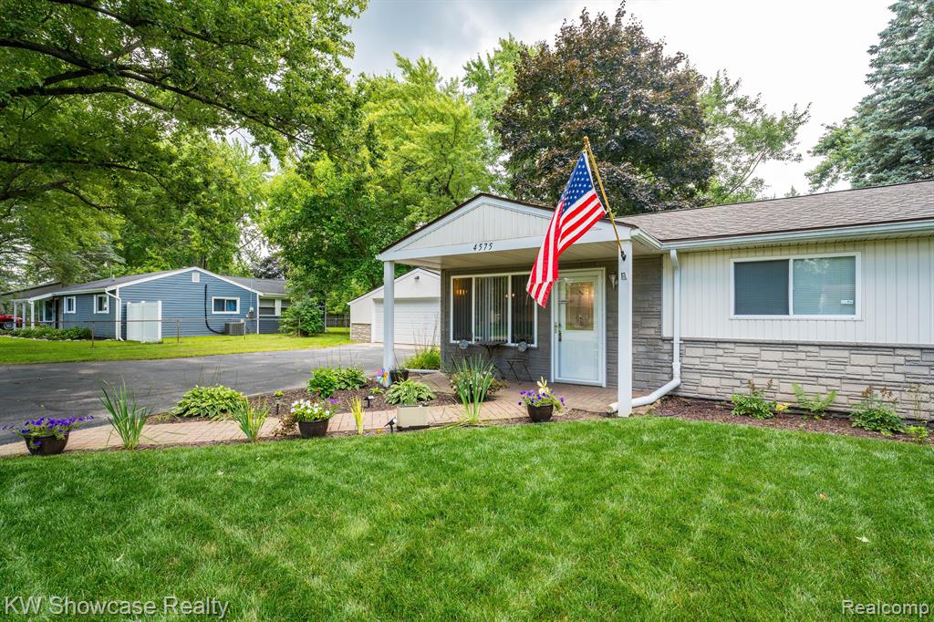 4575 OAKVISTA Avenue, Clarkston, MI — Photo 2