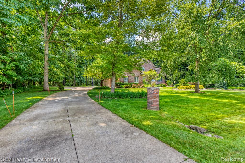 9054 Green Hickory Lane, Fenton, MI 48430 — Photo 56
