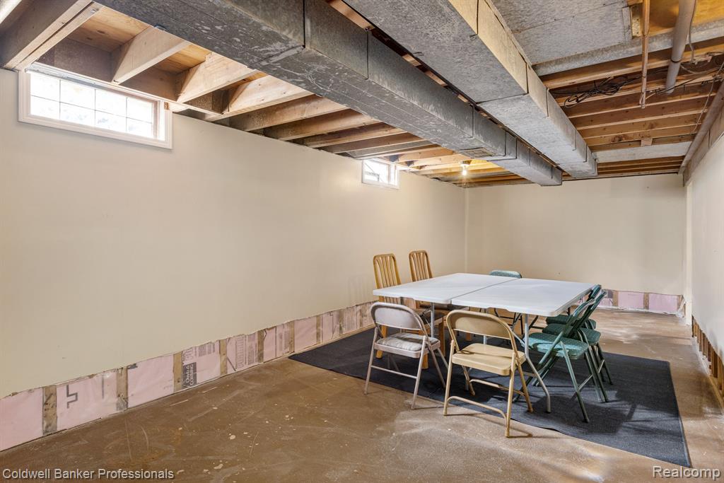 921 MACE Avenue, Madison Heights, MI 48071 — Photo 21