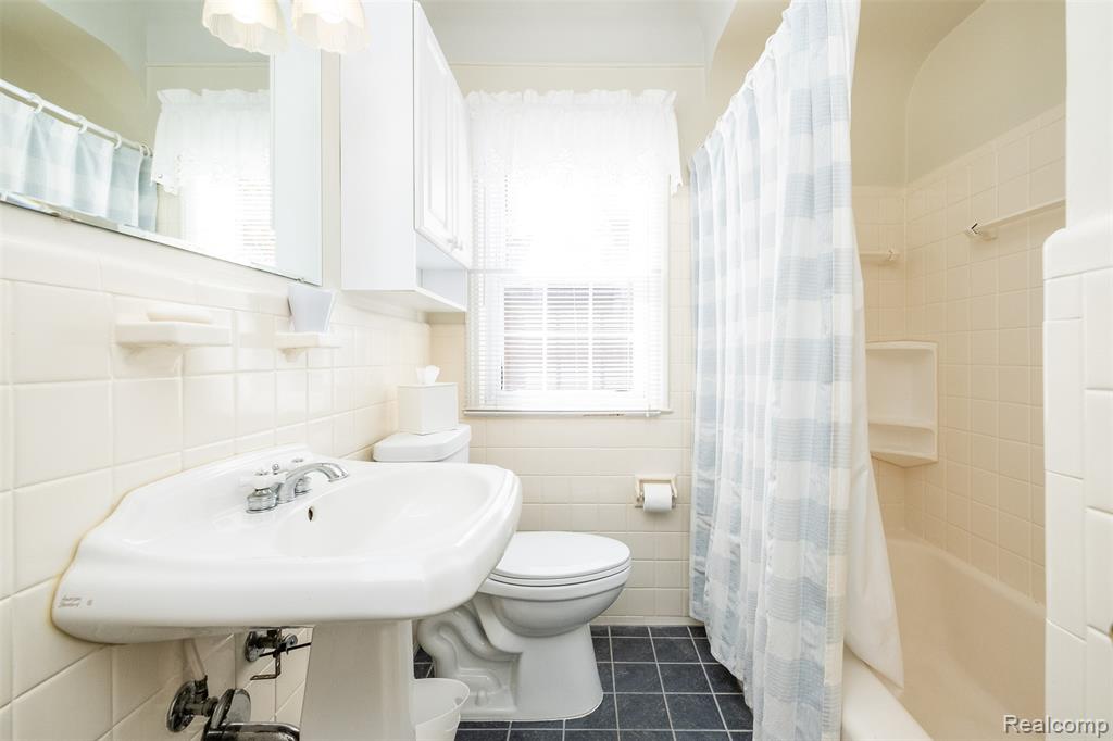 32210 Sheridan Drive, Beverly Hills, MI 48025 — Photo 10