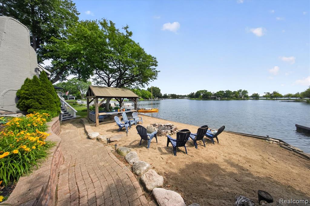 5050 Surfwood Drive, Commerce Twp, MI 48382 — Photo 57