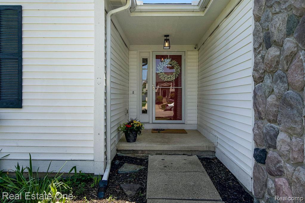 7473 OAKLAND HILLS Drive, Ypsilanti, MI 48197 — Photo 6