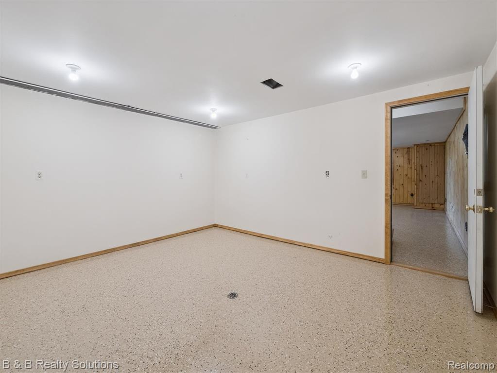 8560 Hough Road, Almont, MI 48003 — Photo 36