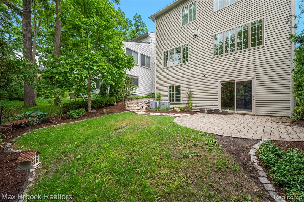 5348 Sunnycrest Drive, West Bloomfield, MI 48323 — Photo 35