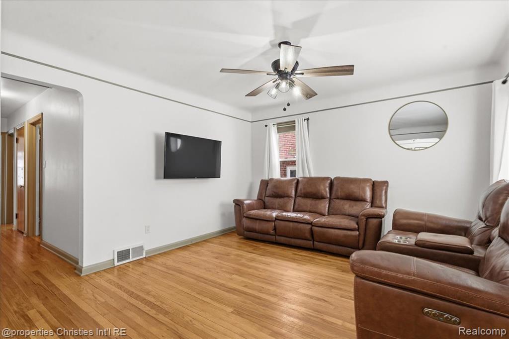 916 Harrison Boulevard, Lincoln Park, MI 48146 — Photo 8