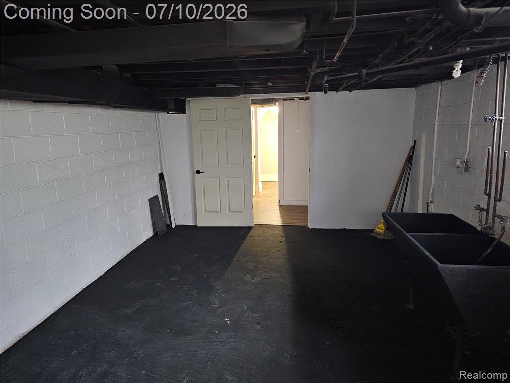 23091 SUSSEX Street, Oak Park, MI 48237 — Photo 12