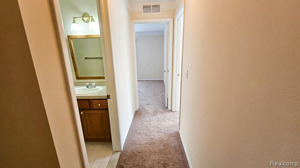 433 Fox Hills Drive Drive S, Bloomfield Hills, MI 48304 — Photo 17