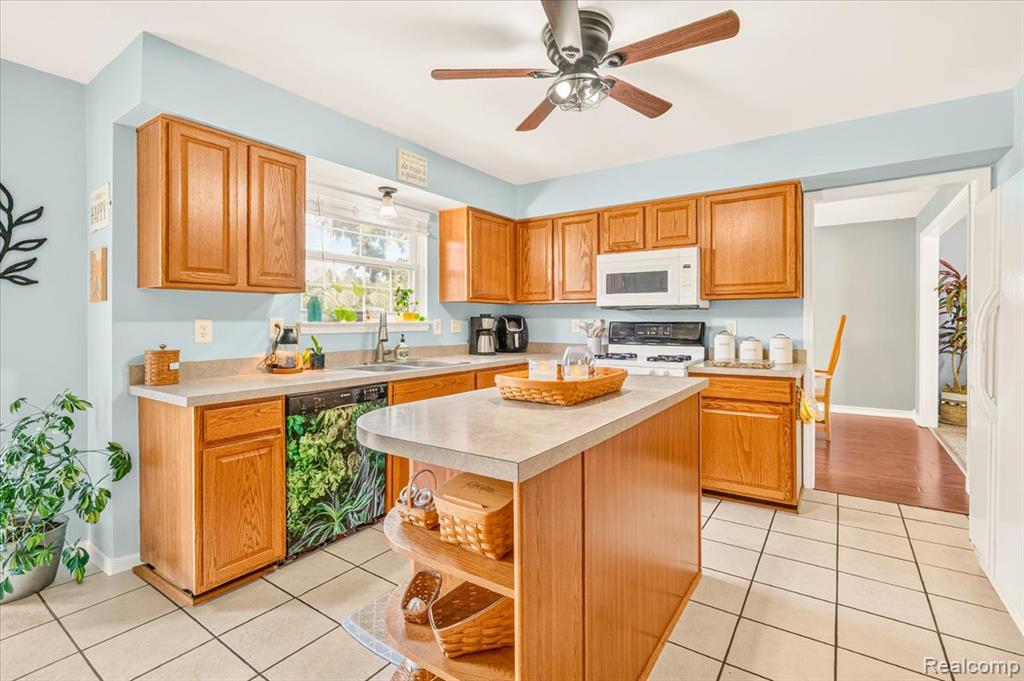 14642 Wildbrook Drive, Belleville, MI 48111 — Photo 31