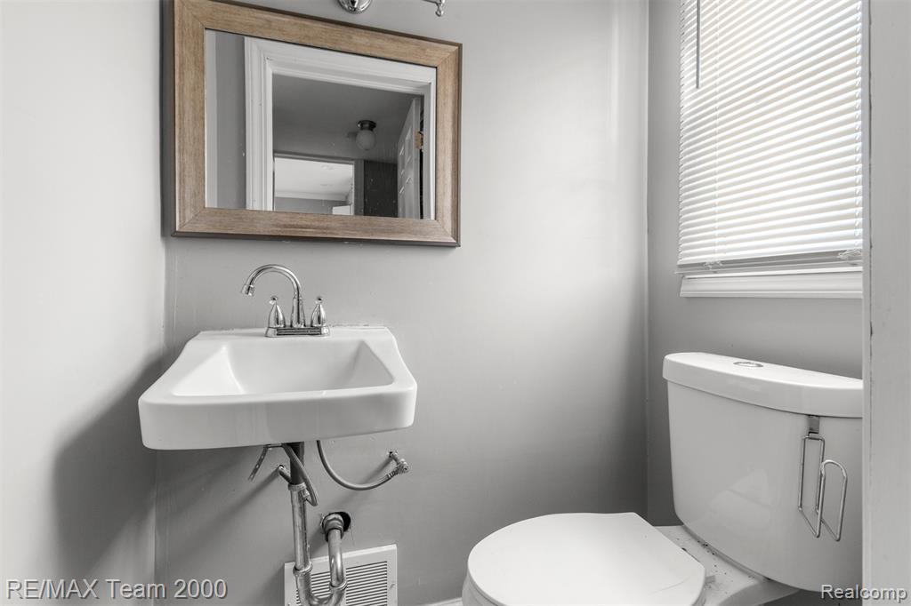 17420 Ohio Street, Detroit, MI 48221 — Photo 18