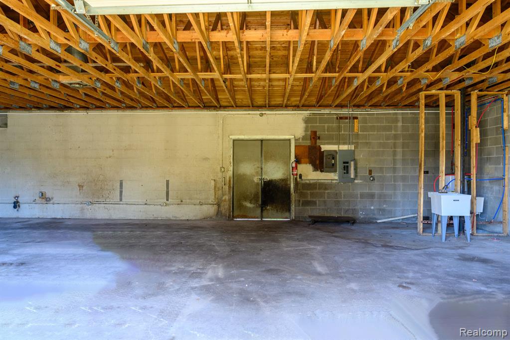 8860 PONTIAC Trail, South Lyon, MI 48178 — Photo 30