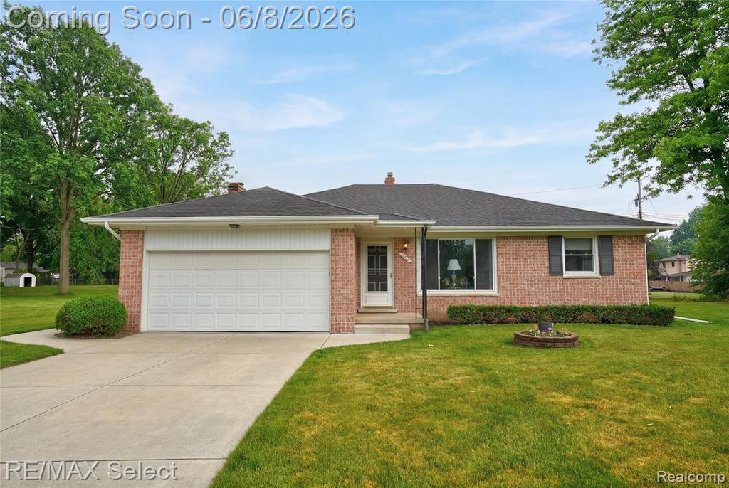 1333 Hidden Oaks Court, Flint, MI 48507