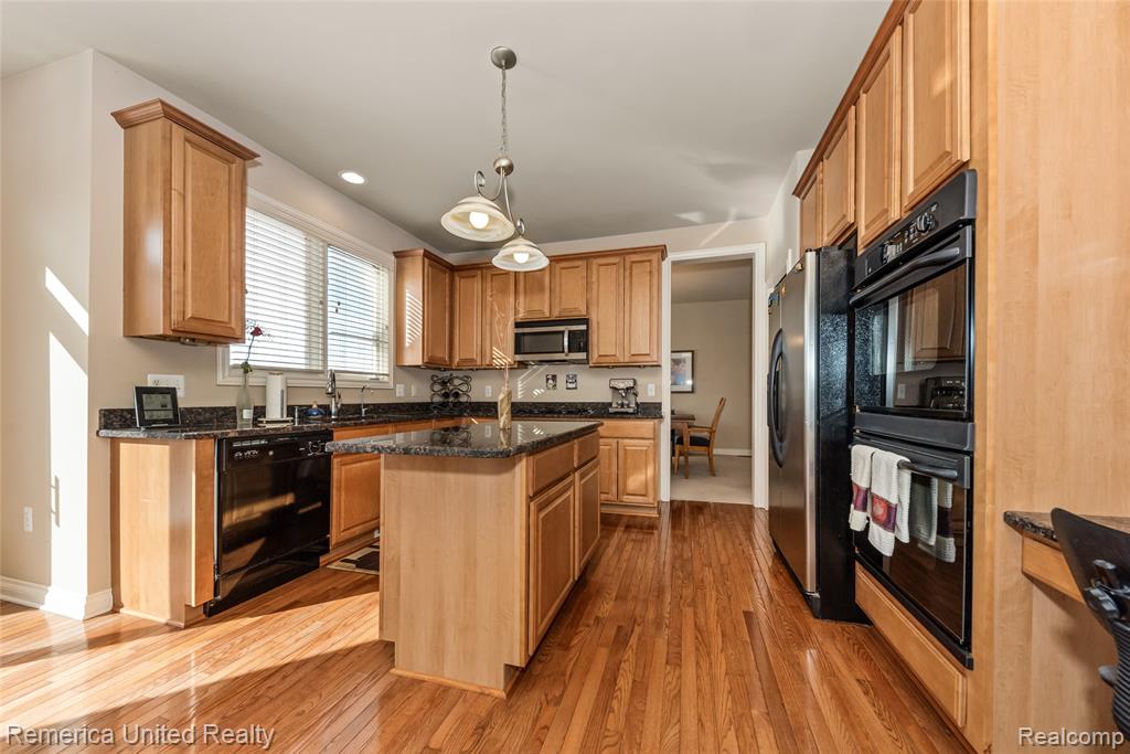 24695 Wedgewood Dr, South Lyon, MI 48178 — Photo 17