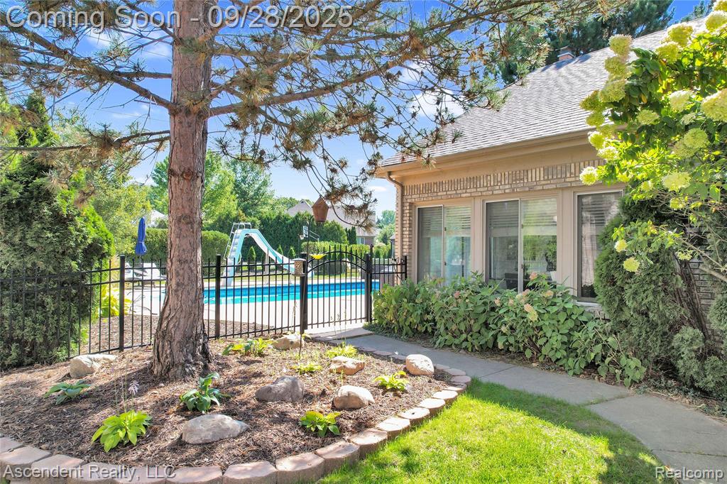 43476 Hillsboro Drive, Clinton Twp, MI 48038 — Photo 16