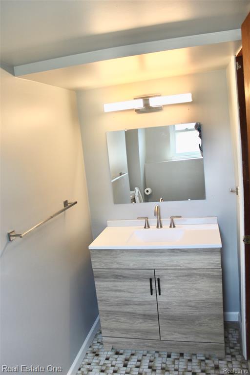 4549 Benjamin Drive, Sterling Heights, MI 48310 — Photo 23