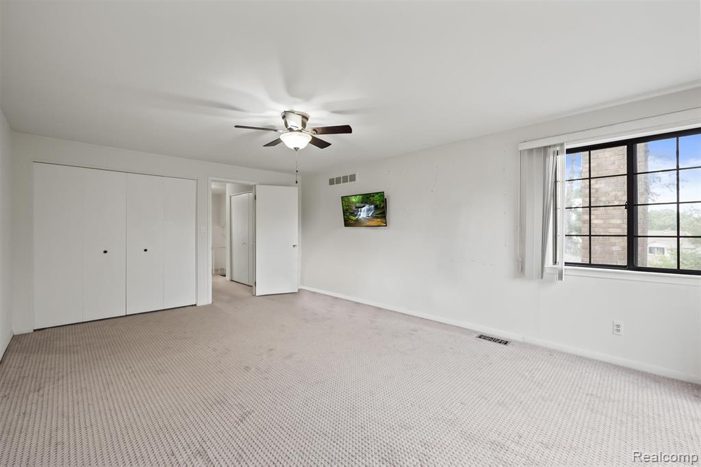 7208 Creeks Bend Drive, West Bloomfield, MI — Photo 20