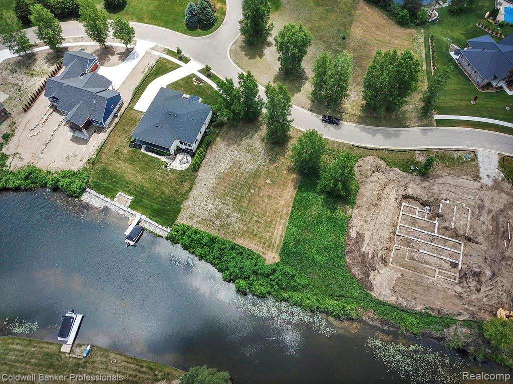 1932 Sandy Shores Drive, Oxford, MI 48371