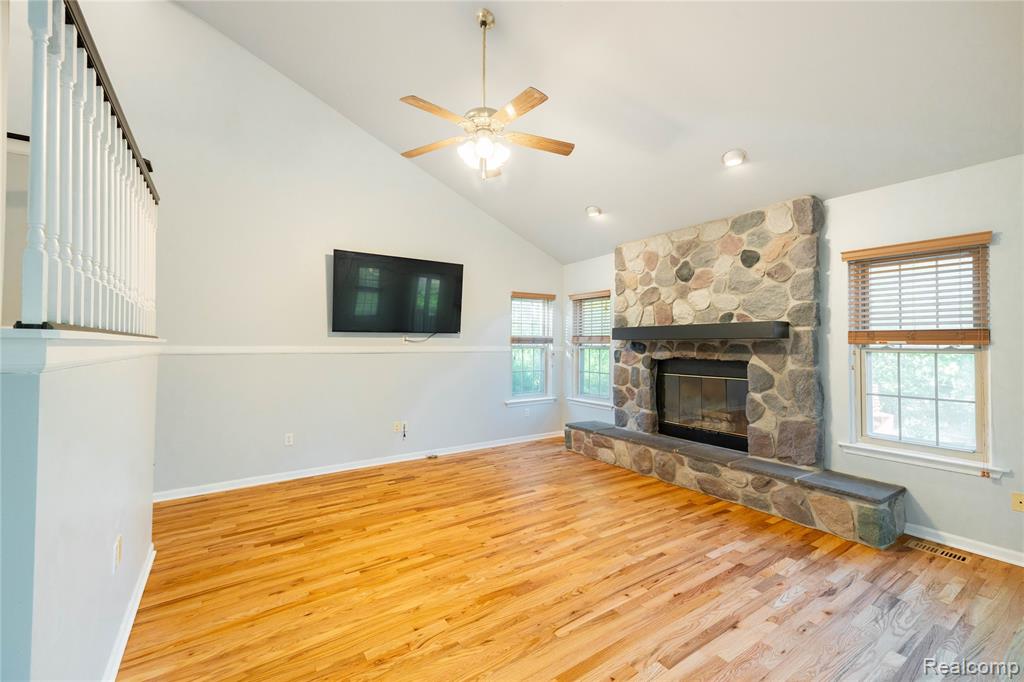 751 Lochaven Road, Waterford, MI 48327 — Photo 8