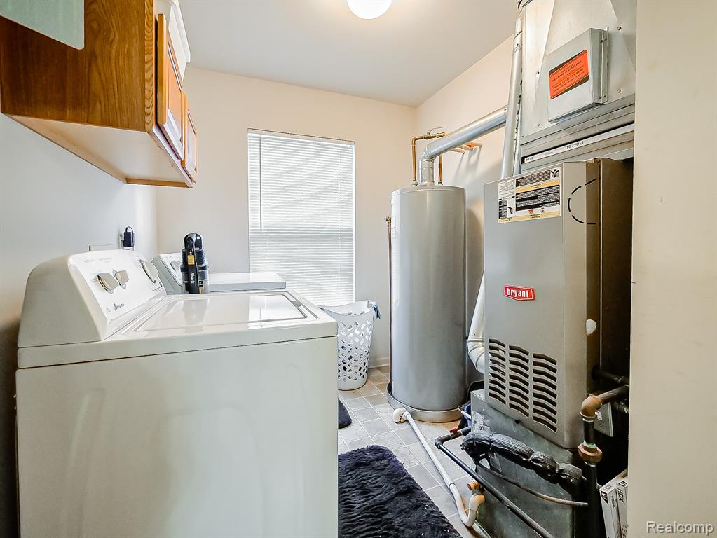 23461 Williamsburg Circle, Woodhaven, MI 48183 — Photo 14