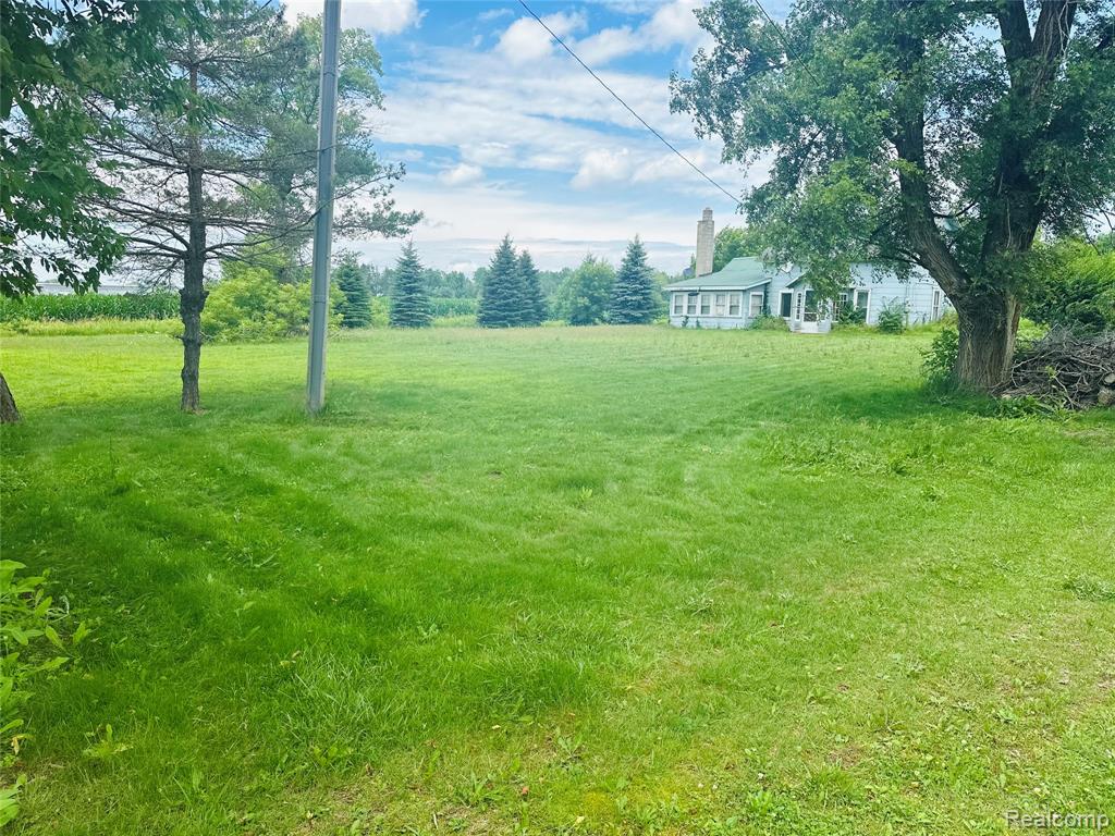 2021 E Bombay Road, Midland, MI 48642 — Photo 2