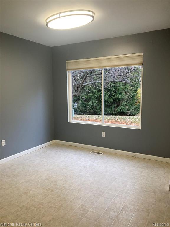 5028 Clintonville Pines Drive, Clarkston, MI — Photo 17