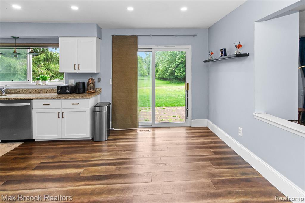 5484 Kingsfield Drive, West Bloomfield, MI — Photo 17