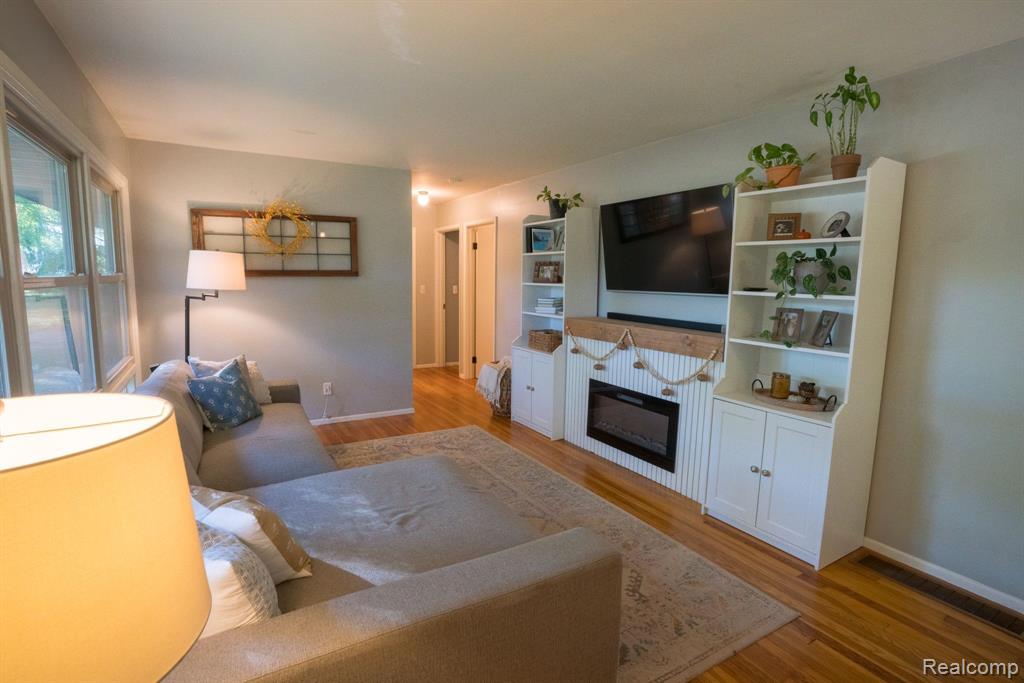 314 GRALAKE Avenue, Ann Arbor, MI 48103 — Photo 10