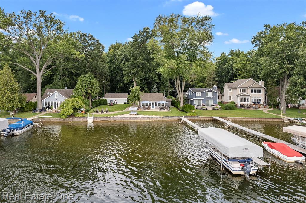 5130 EDGELAKE Drive, Pinckney, MI 48169 — Photo 17