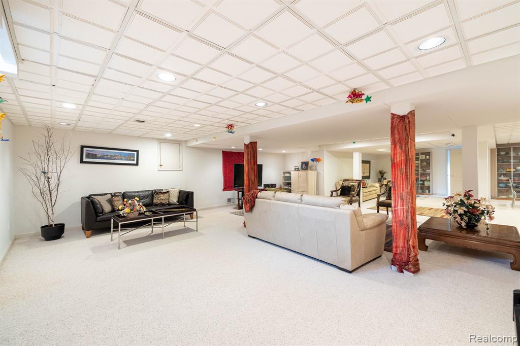 4599 RAVINE Drive, Bloomfield Hills, MI 48301 — Photo 41