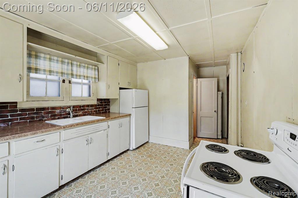 3931 S Shore Drive, Lapeer, MI 48446 — Photo 7