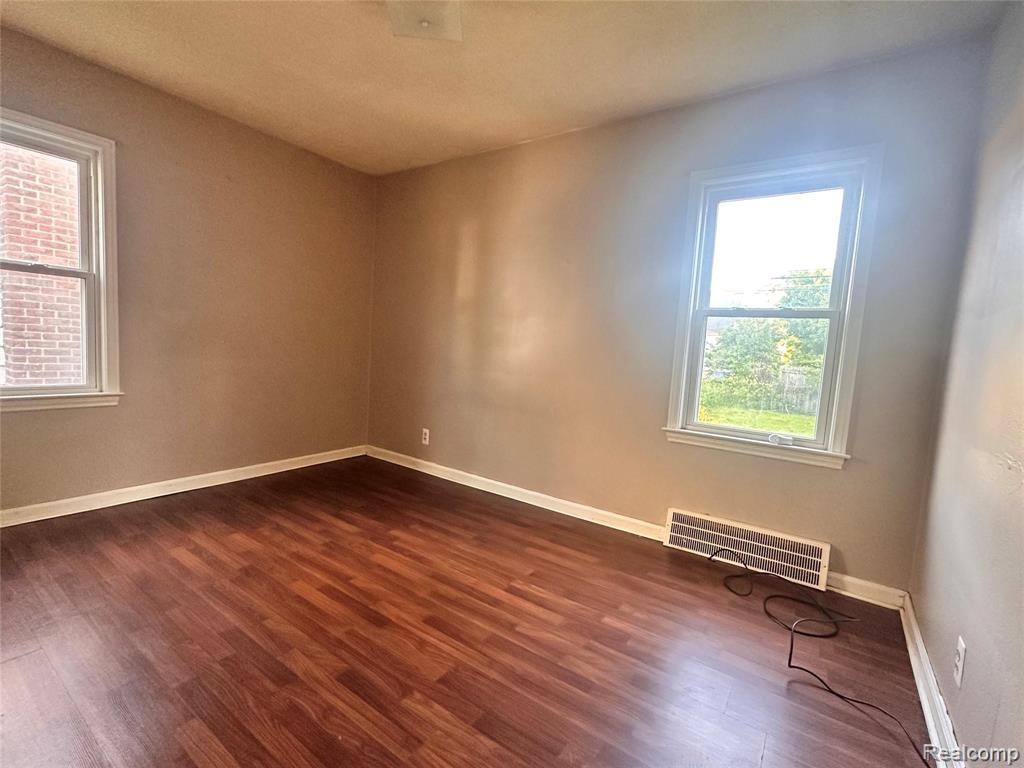 8150 Standard, Center Line, MI 48015 — Photo 6