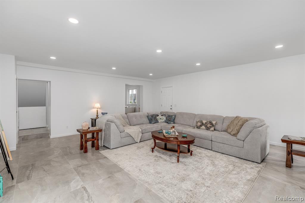 8527 METROPOLITAN Parkway, Sterling Heights, MI 48312 — Photo 17