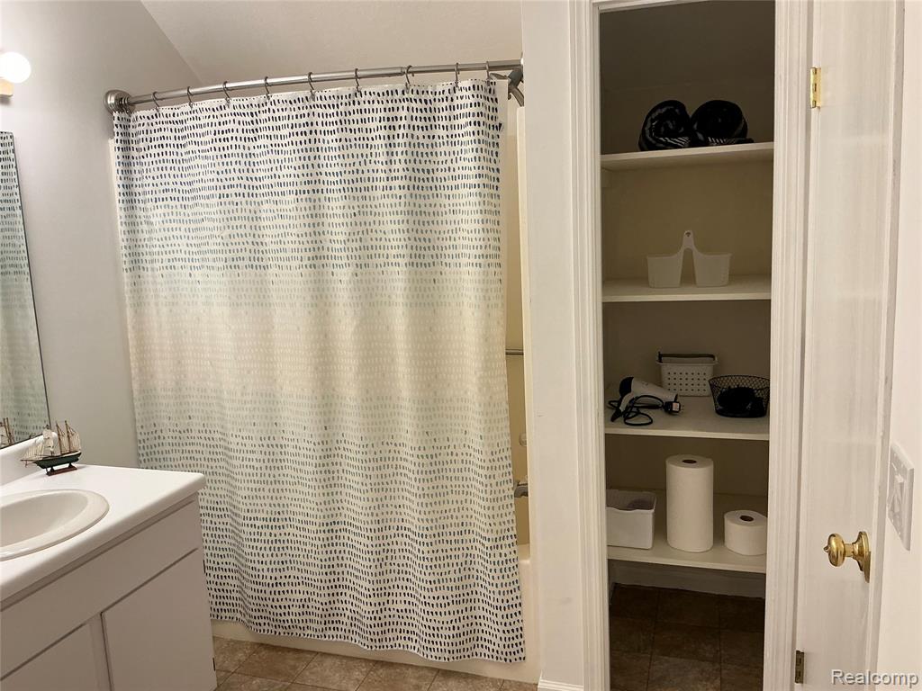 616 Perry Creek Drive, 11, Grand Blanc, MI 48439 — Photo 17