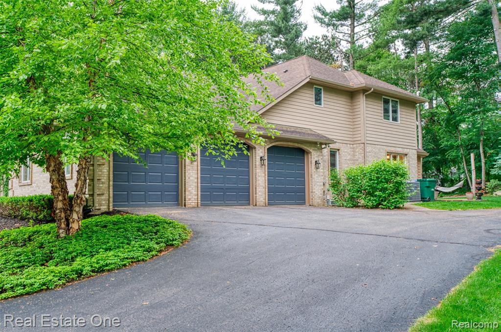 5258 Hidden Pines Drive, Brighton, MI 48116 — Photo 4