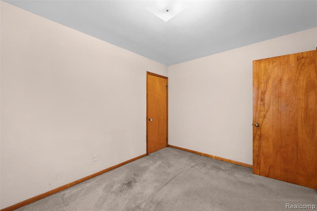 26504 Doxtator Street N, Dearborn Heights, MI 48127 — Photo 17