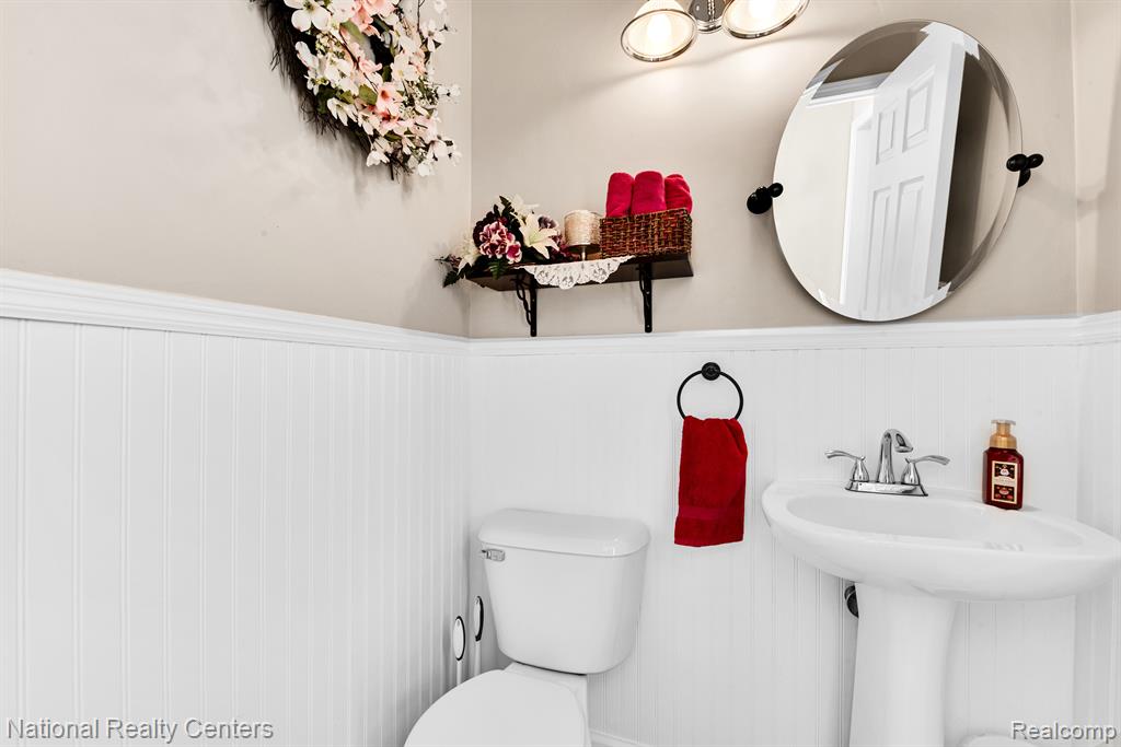 784 HIDDEN CREEK Drive, South Lyon, MI 48178 — Photo 11