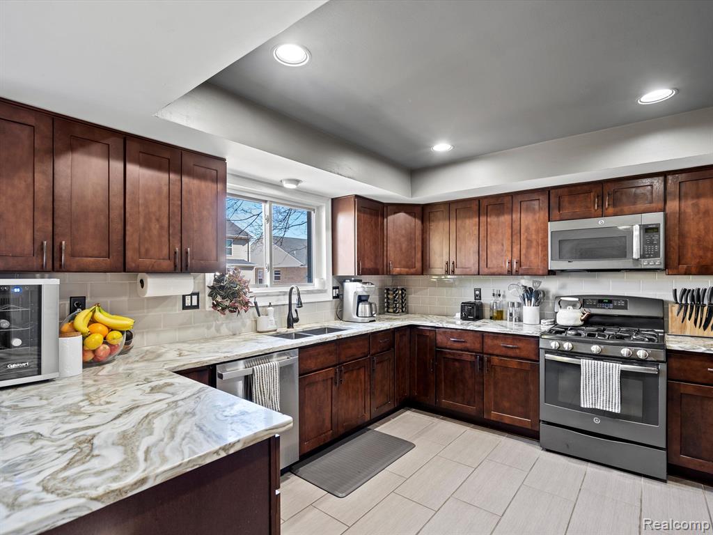42268 SYCAMORE Drive, Sterling Heights, MI 48313 — Photo 16