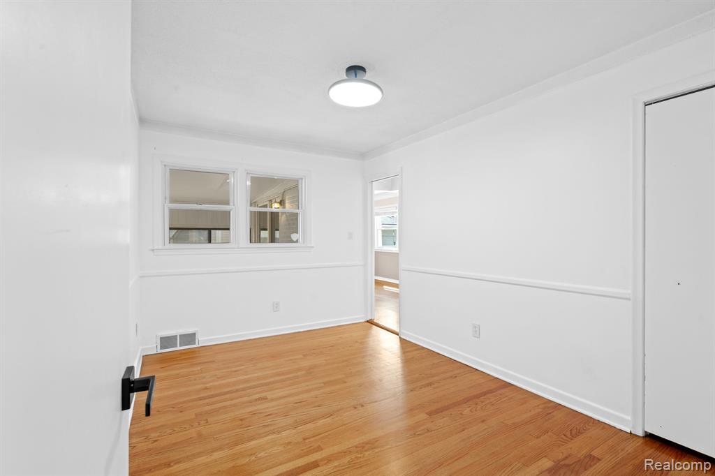 8540 ARNOLD Street, Dearborn Heights, MI 48127 — Photo 19