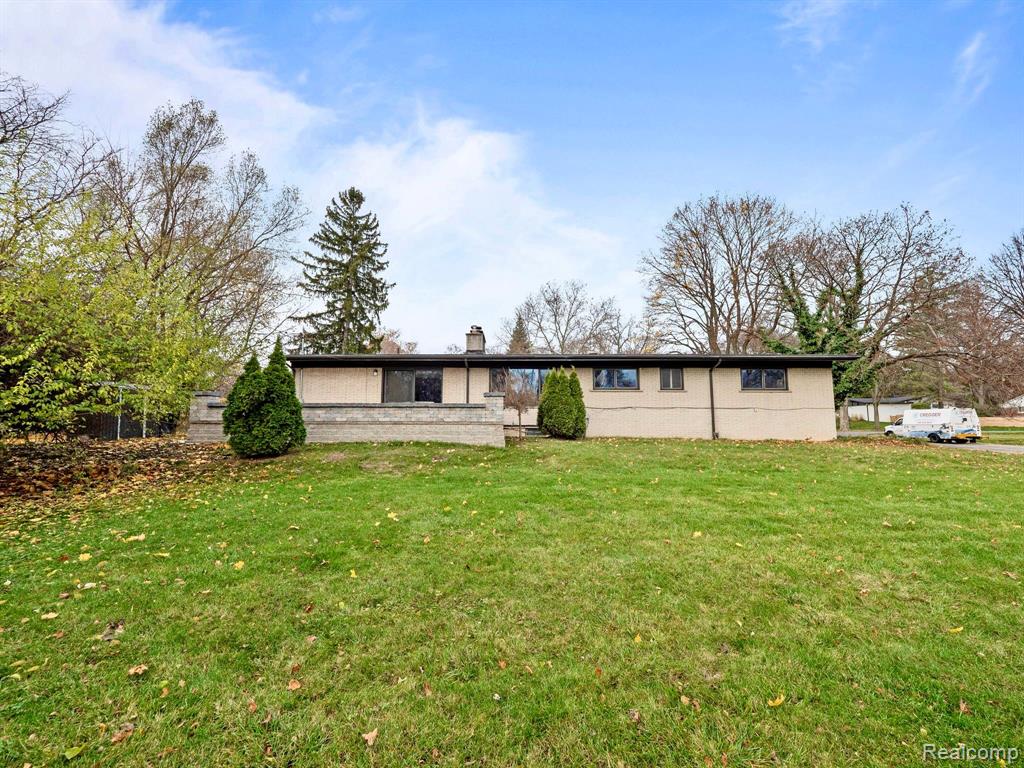 7011 WHITE PINE Drive, Bloomfield Hills, MI 48301 — Photo 26